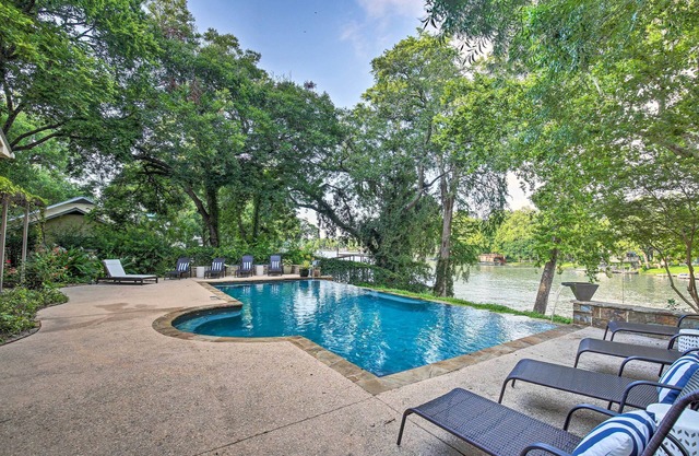 Guadalupe River Paradise w/Hot Tub, Dock & Kayaks