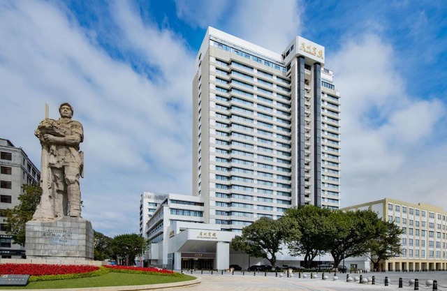 Guangzhou Hotel - Free shuttle bus to exhibition center during Canton Fair period