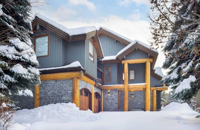 Guest Favourite, Hot Tub, Fireplace, Scenic Views