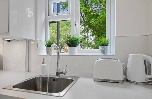 Guest Homes | Rosebank Gardens