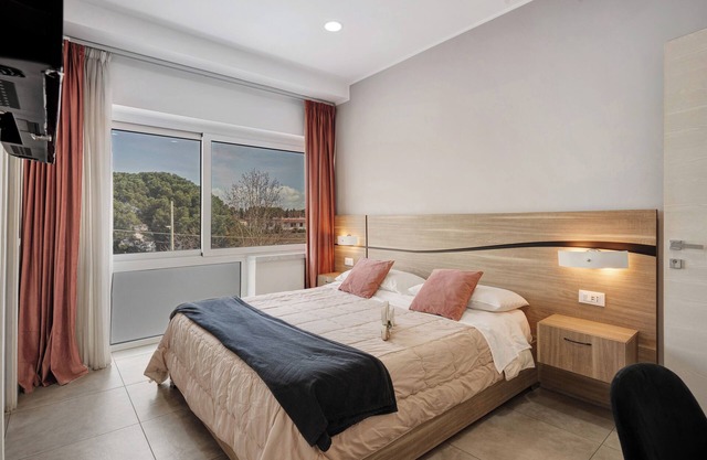 Guest House 'La Maison Du Flavien' with Balcony, Wi-Fi and Air Conditioning