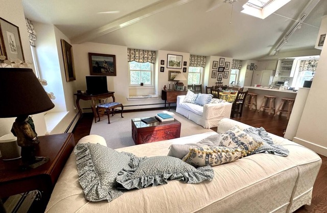 Guest House on Private Estate with Beach