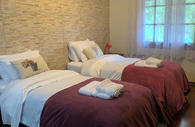 Guest house with 2 bedrooms, living room and open kitchen, with swimming pool and beautiful garden