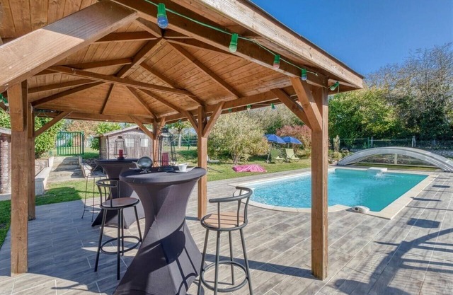 Guest house with swimming pool