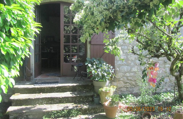 Guest Room 'La Grange Aux Livres' with Shared Garden and Wi-Fi