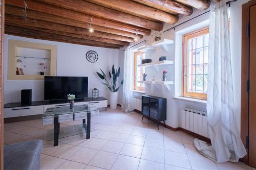 GuestHost - Accogliente Villetta con patio esterno