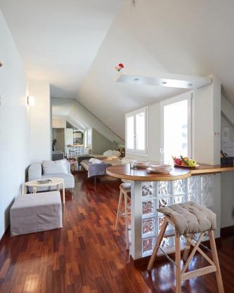 GuestHost - Studio con Balcone per 2 persone