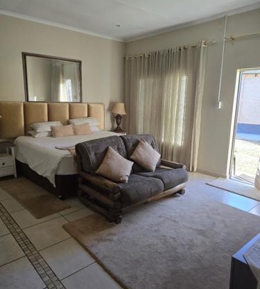 Guesthouse 71 King Size Guest Room