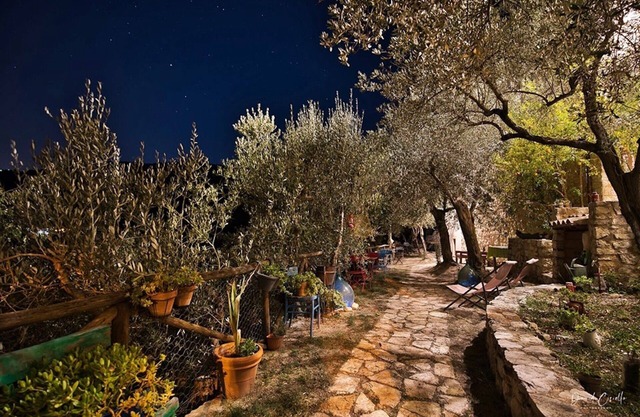 Guesthouse Runcini 3 bedroom farmhouse in medieval village with a view