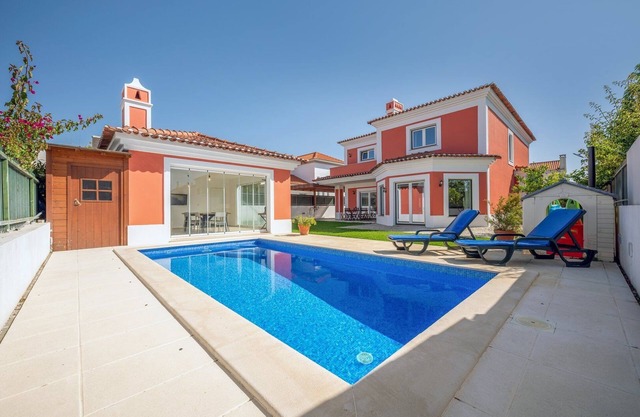 GuestReady - Sunshine oasis with pool