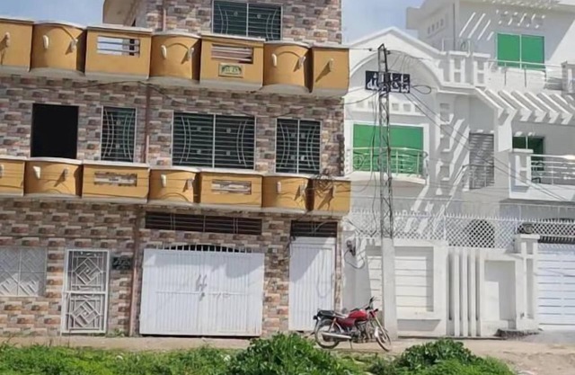 Gujar Khan - 3 Bed Apartment - sleeps 6 - Parking