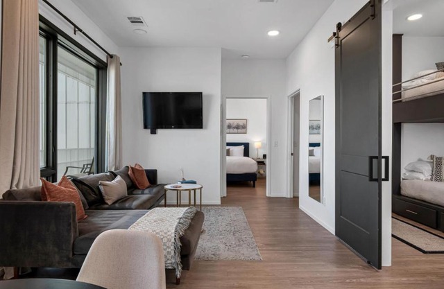 GULCH Located with 4 Beds, Pool, Private Patio and Secure Parking