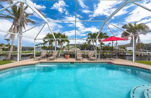 Gulf Access, Heated Saltwater Pool, Sleeps 8 - Cape Coastal - Roelens Vacations