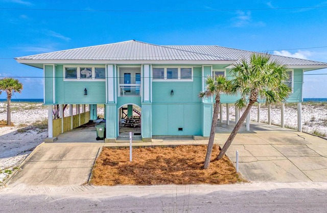 Gulf-Front Beach House | 6BR 6BA | Sleeps 20 | Pet-Friendly