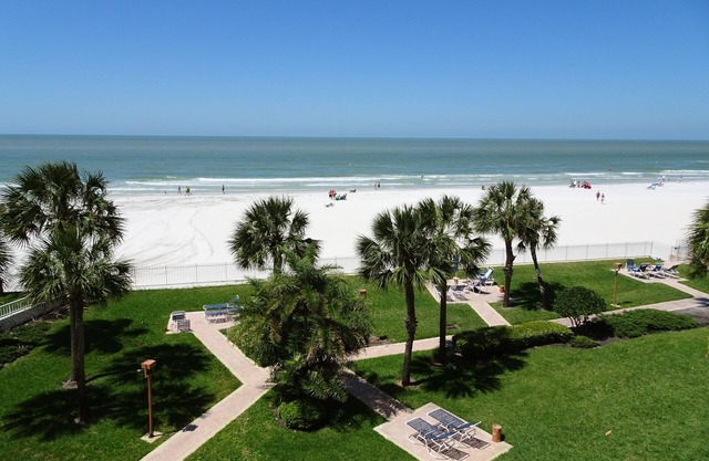 Gulf Front Condo "The View" With Resort Atmosphere At Redington Towers
