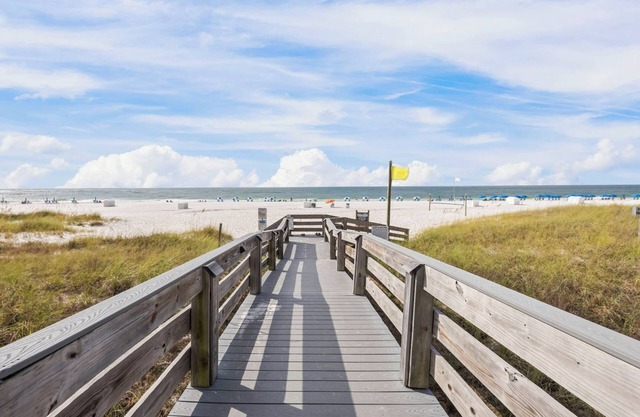 Gulf front condo w/pools, gym, hot tub, sauna & beach path!