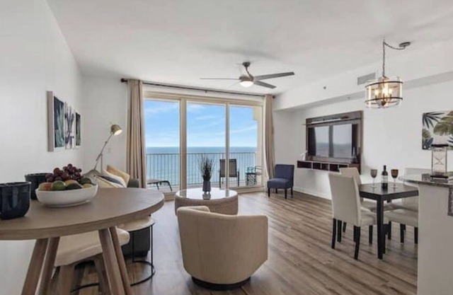 GULF Front! Private Balcony & Amazing Sunsets