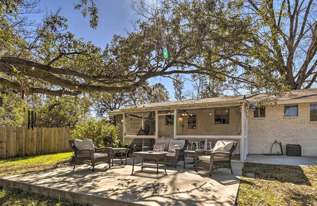 Gulf Shores Alabama Vacation Rental w/ Yard