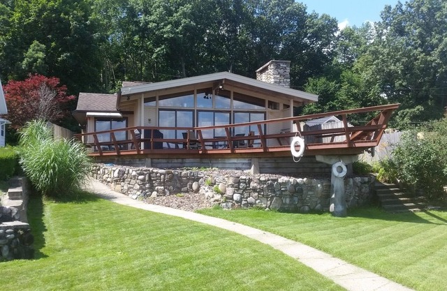 Gull Lake Getaway - House & Guesthouse - Dock, Boat Lift, Sandy Beach, Garage