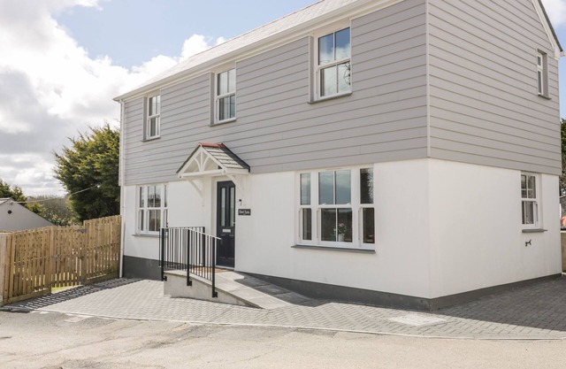 GWEL NANS, family friendly, with open fire in St Agnes
