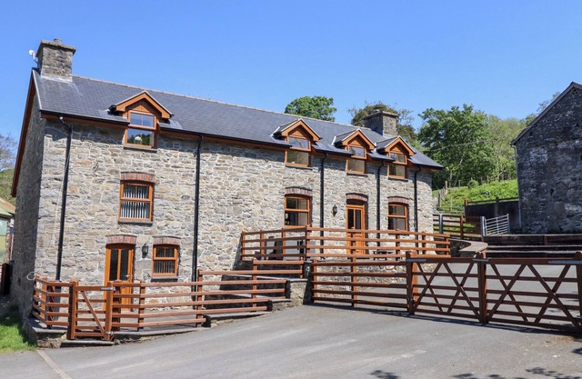 GWERNFFRIDD, with open fire in Llanbrynmair