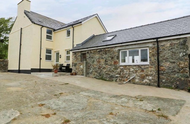 Gwlgri - an apartment that sleeps 8 guests in 4 bedrooms