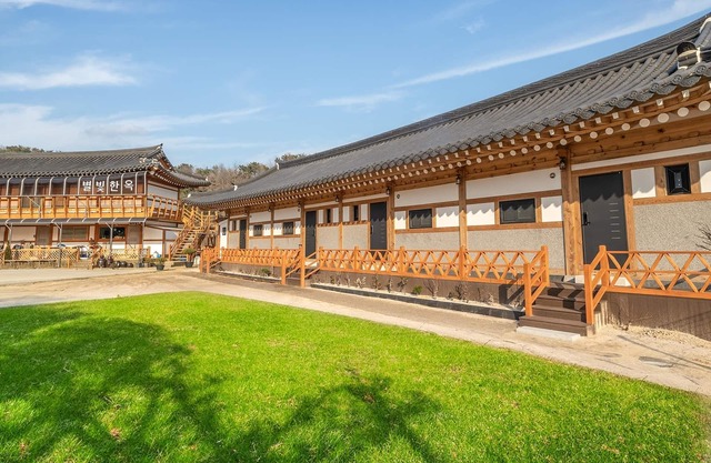 Gyeongju Gampo Byeolbit Hanok Pension