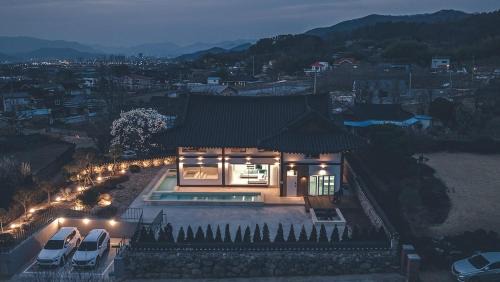 Gyeongju Raum The Hanok Pool Villa