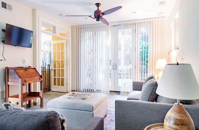 ✧ H St Sanctuary ✧ Capitol Hill Carriage House ✧