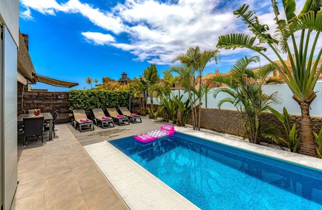 H20 Pool@30c fully air-conditioned SUPER WIFI 5 bedrooms4 bathrooms TOP LOKATION