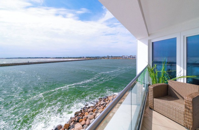 "Hafenloge": swimming pool, sea view, 2 bedrooms, terrace, directly on the Baltic Sea.