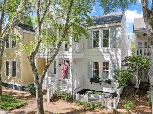 Haile Village Hideaway 3 Beds with Crib and Hot Tub Near UF