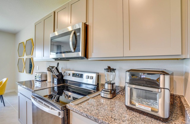 Haines City Home w/Pool Access ~ 25 Mi to Disney!