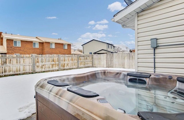 Haiti Haven | Fenced | Massage* | Hot Tub | BBQ