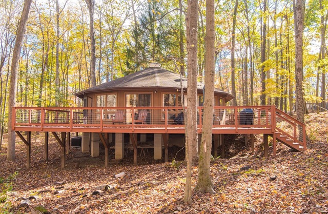 Half Round- A Quiet Mid-Century Modern Cabin