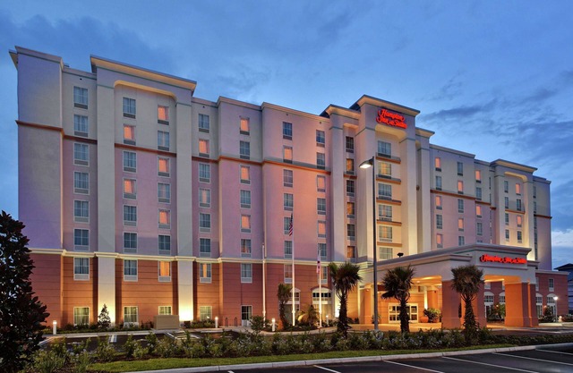 Hampton Inn & Suites Orlando Airport @ Gateway Village