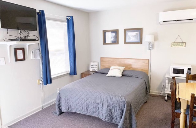 Hang out at the pool-Cabin 4