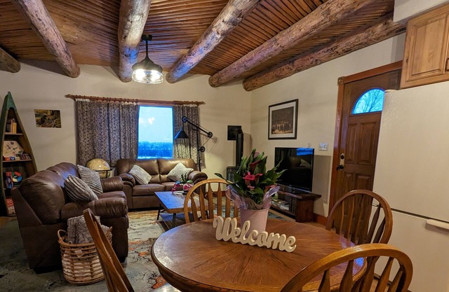 Hangin' Heart Ranch Guest House w/Western Sunsets