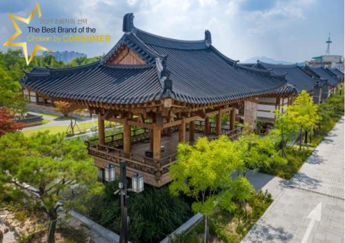 Hanok Stay Namwonyechon by Kensington