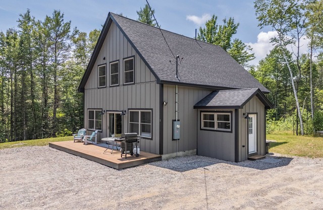 Hanover Hideaway- Brand New Ski Chalet!