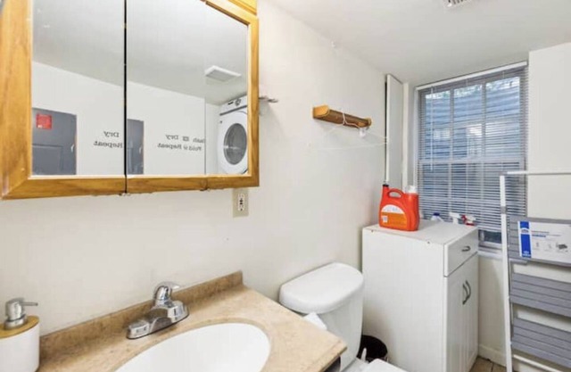 Hans' Villa - Charming 8 Bedroom Home with 2 Bathsnn