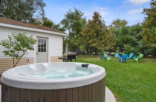 Happy Harbor w Hot Tub, Golf Cart and Luxury!
