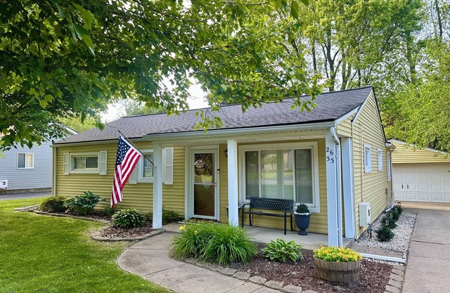 Happy-Little-House: Clean, Cozy, Cute! King Bed & Family-Friendly. A+ Location.