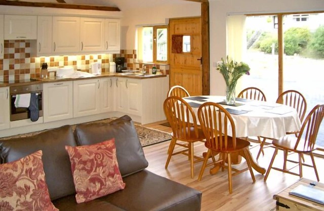 HAPPY UNION STABLES, pet friendly, with a garden in Abbeycwmhir