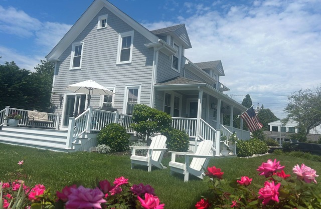 Harbor Front Cottage in the Heart of the Padanaram Village