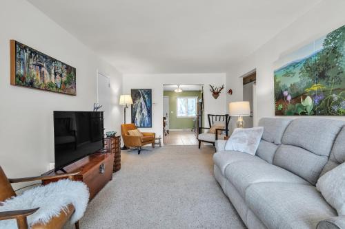 Harbor Hideaway - Walk to Beach, Dining & Downtown condo