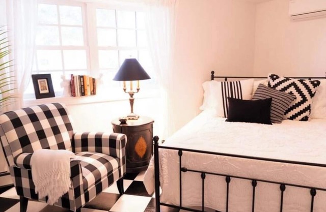 Harbor Hill Inn Cottage - River Walk Suite