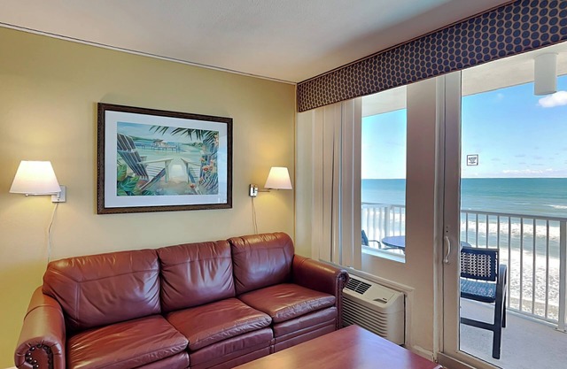 Harbour Beach Resort 605 | Amenities + Ocean Views