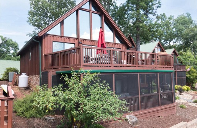 Harbour Pointe - Lake Keowee Chalet with Boat Slip