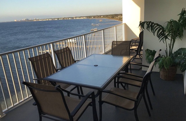 Harbour Pointe Luxury Condo-4 Bedrooms, 3 Baths.Incredible Views!